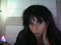 Je suis petite brune  avec des formes aux yeux bleues, je suis attirante, pulpeuse et sexy. N’hésitez pas à prendre rendez-vous avec moi par message si je suis en hors ligne je me ferai un plaisir de vous répondre et de passer un moment coquin en privé ou en vip