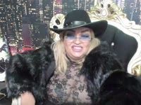 15 years experienced, professional in the execution of any fetish of any kind. If you are not a real and humble slave stay away from this room