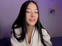 I am a girl full of energy, outgoing and always with a big smile. I love going to the gym, where I feel strong and motivated. My laugh is something that defines me, it