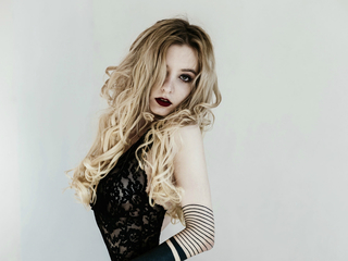 live chatroom AngelikaMoebius