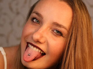 naughty camgirl fingering pussy BelleCox