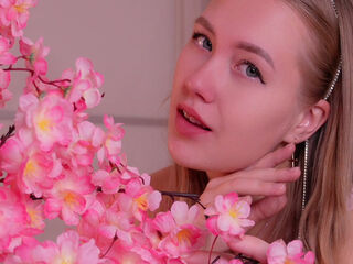 camgirl shaving pussy BertaTurro