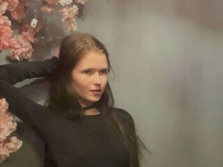 beautiful girlcam CharisseChappel