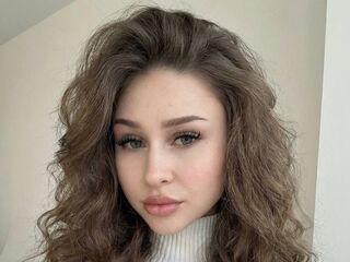 camslut topless JunitaDroze