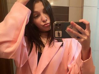 camgirl masturbating with dildo LucileVerlin