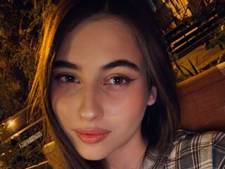 camgirl photo LeiaFrost