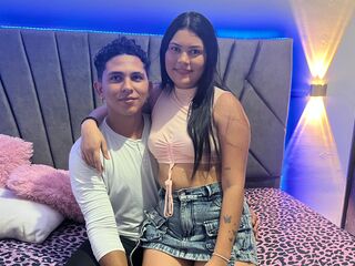 camcouple masturbating with sex toy AriandDavid