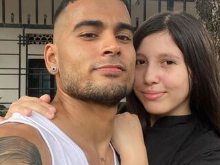 adult couple livesex IsaAndLeo