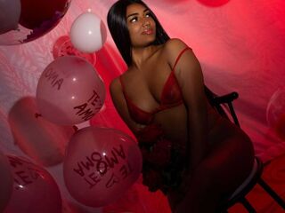 naughty camgirl masturbating with dildo AdaraZaens