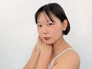 naughty camgirl masturbating with vibrator AlexaGrowner