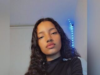 camgirl masturbating with dildo Amymcalister