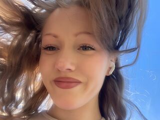 camwhore fingering shaved pussy AnnikaRodrigez