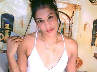 erotic webcam video AzzyGreene