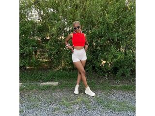 camgirl showing tits BellzRosee