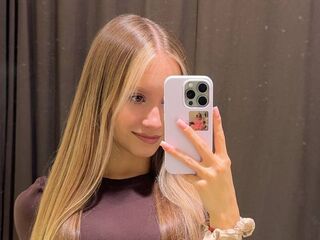 naked camgirl fingering pussy BonnieNowa