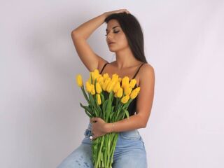 cam girl playing with vibrator Caassandra