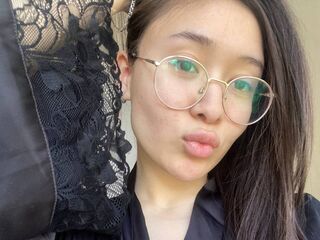 naughty cam girl fingering shaved pussy CammieCoroniti
