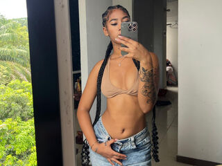 camwhore shaved pussy CarolineCartson