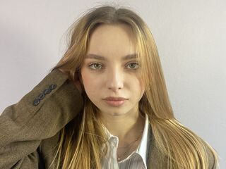 hot cam girl ChariseKuhnke