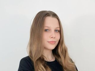 cam girl showing tits ChristianeSivie