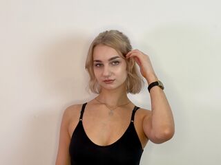 masturbating camgirl CleoHarringtons
