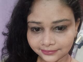 closeup CurvySoniya
