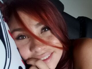 camwhore masturbating with sextoy DanielaConnor