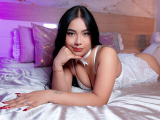 naughty cam girl masturbating with dildo DianaBardot