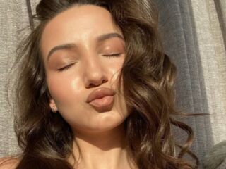 cam girl showing tits DinaSweeny