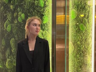 hot naked cam girl EdaNoreikaite