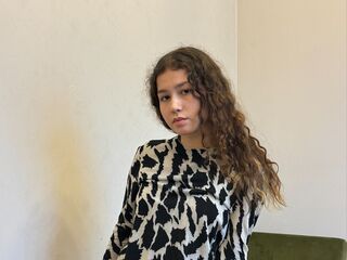 camgirl masturbating EdlinChapel