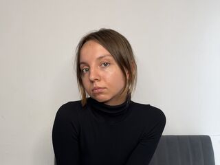 camgirl playing with sextoy EleonoraSzabo