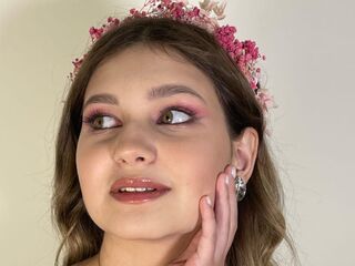 topless girl ElleEllise