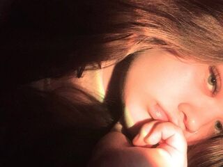 cam girl playing with vibrator ElleOner