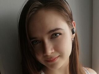 live webcam performer EmilieMollo