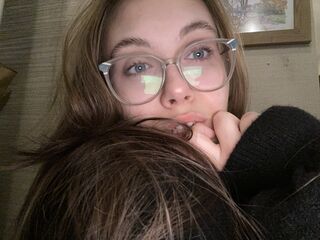naked cam girl fingering pussy EmilyLoven
