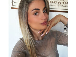 topless girl Evelynnny
