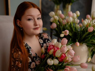 naked girl with webcam masturbating with vibrator GinnyGingers