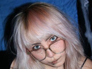 hot cam girl fingering shaved pussy GrettaLuna