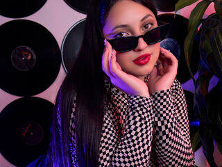cam strip tease HanniClark
