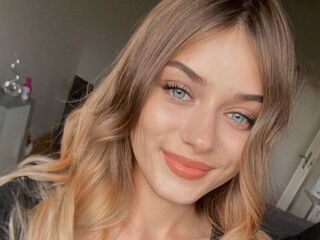 cam girl masturbating with vibrator IlonaBurret