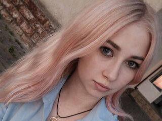 naughty camgirl masturbating with vibrator IsabelManha