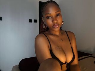naked girl with webcam masturbating with sextoy JoyceClara