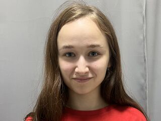 camslut fingering shaved pussy JulieLamb