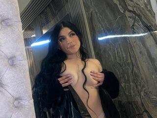 naughty camgirl masturbating with vibrator JulietaMessy
