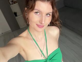 camgirl fingering bald pussy KarmenZeinert