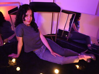 masturbating webcam girl KyaraLux