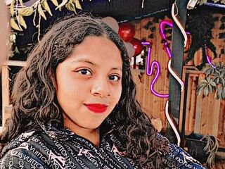 camgirl masturbating with sextoy KyraFade