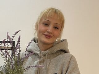 naked girl with webcam fingering pussy KyungMikes