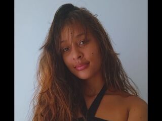 beautiful webcamgirl LadySuescun